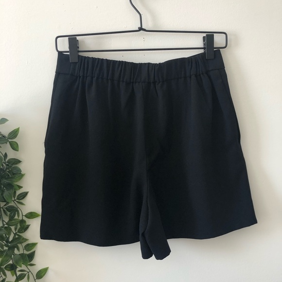 ❌SOLD❌ Aritzia (Babaton) Black Shorts - Picture 3 of 3